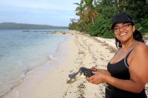 2015.7.18 Priya and Jonah's Turtle Reaches for freedom before SJ releases him, Moso Island, Vanuatu